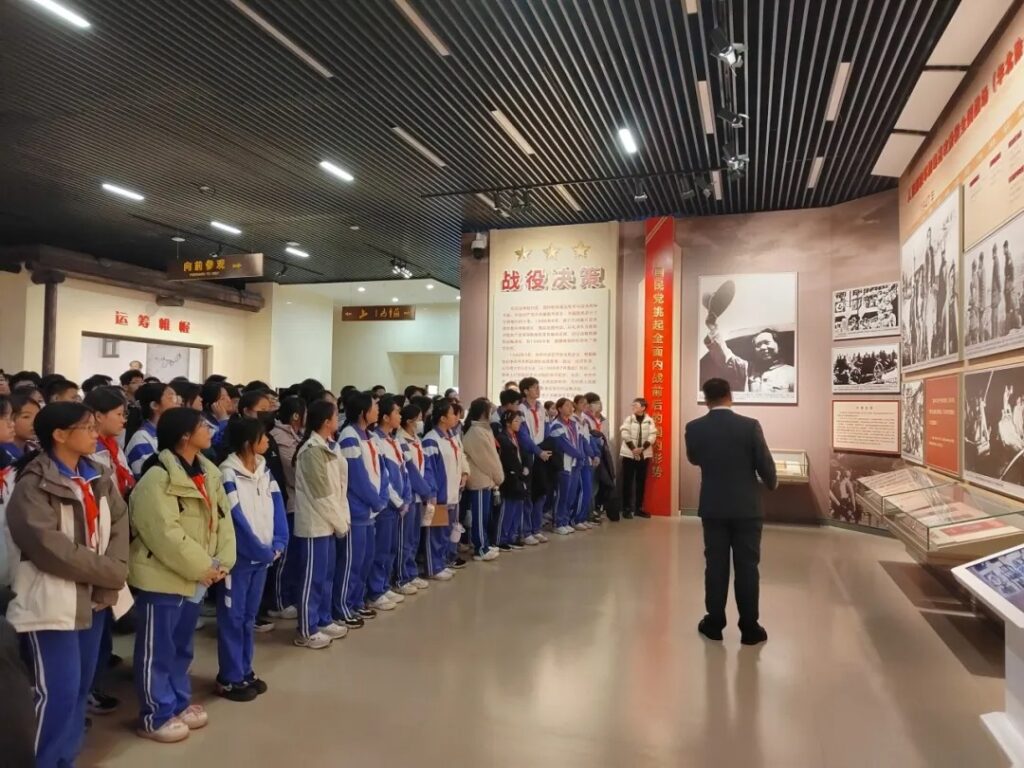 社会实践 | 厚植爱国情怀，赓续革命精神——高新区第一学校八年级参观平津战役纪念馆及金汤桥主题教育实践活动